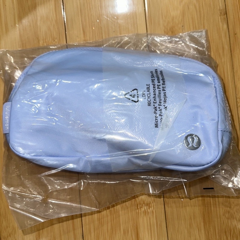 π Lululemon Everywhere Belt Bag Pastel Blue OUT OF STOCK COLOR TikTok Famous - Picture 8 of 14